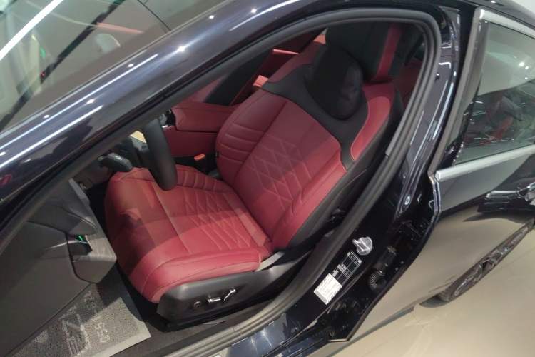 Used BMW 5 Series 2025 530Li Luxury Edition M Sport Package Left Front Seat