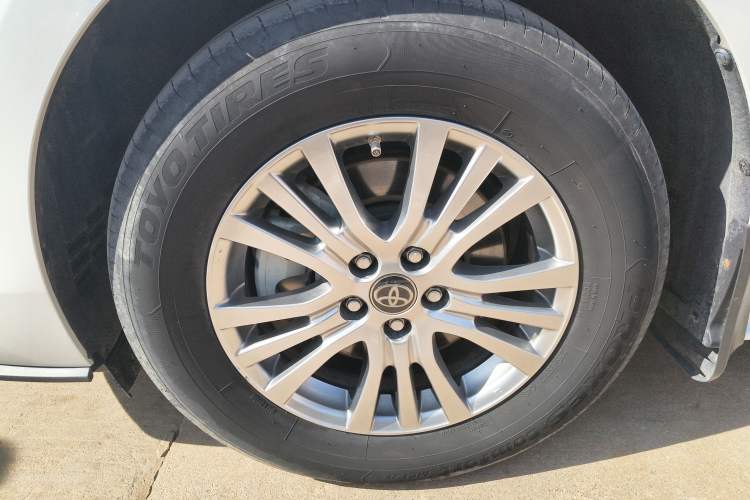 Used Toyota SIENNA 2023 2.5L Hybrid Comfort Edition Left Front Wheel Hub