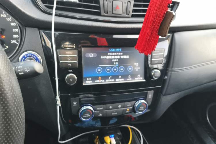 Used Nissan X-Trail 2017 2.5L CVT Luxury Edition 4WD Audio And AC Panel