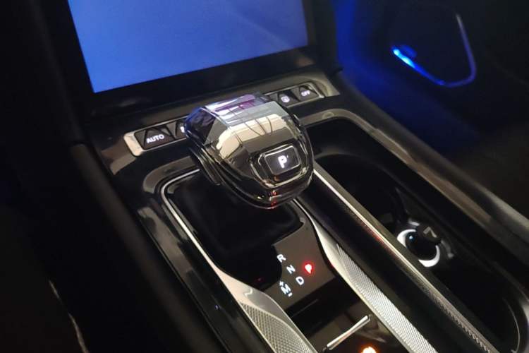 Used Hongqi H5 2023 2.0T Automatic Smart Connect Flagship Edition Gear Lever