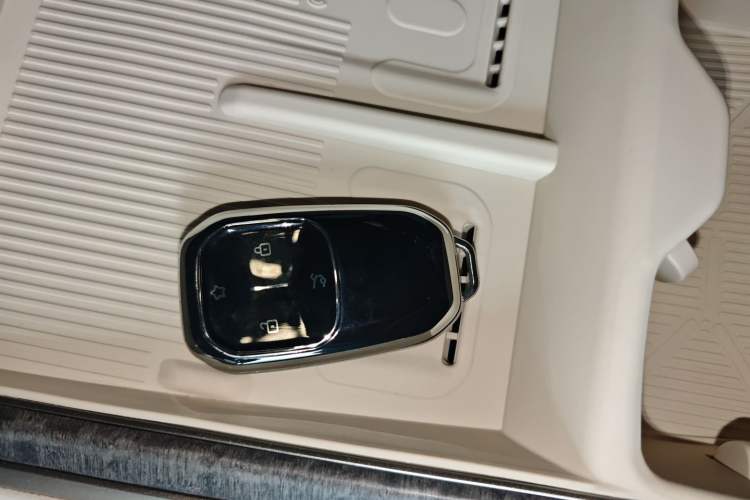 Used ONVO Luxeed L90 2025 Model—Ultra Six-Seater Version Interior 1