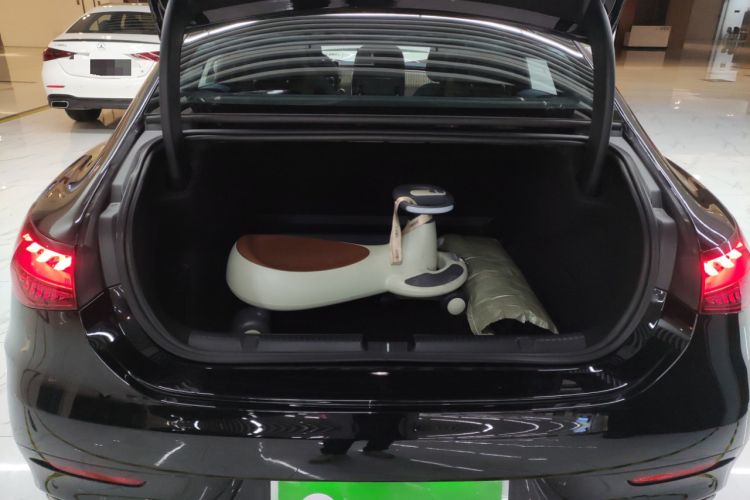 Used Mercedes-Benz EQE 2022 350 Luxury Edition Trunk