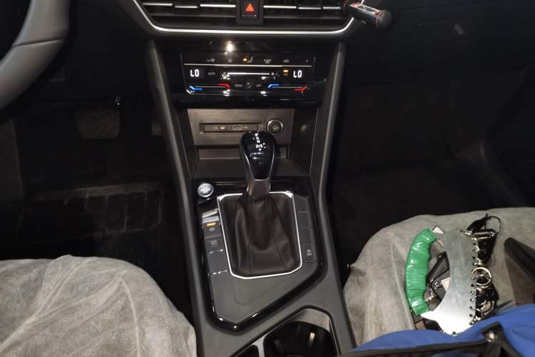 Used Volkswagen Tiguan L 2024 Outstanding Model 300TSI Automatic Two-Wheel Drive Longteng Edition