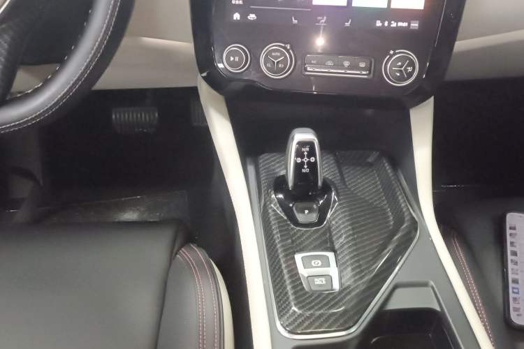 Used Lynk & Co 02 2019 High-Energy Edition 2.0T Automatic Two-Wheel Drive Shine Pro Edition China VI Standard Gear Lever