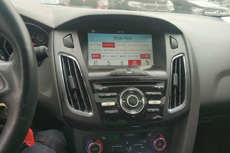 Used Ford Focus 2017 Hatchback 1.6L Automatic Fashion Edition Smart Drive Version Audio And AC Panel