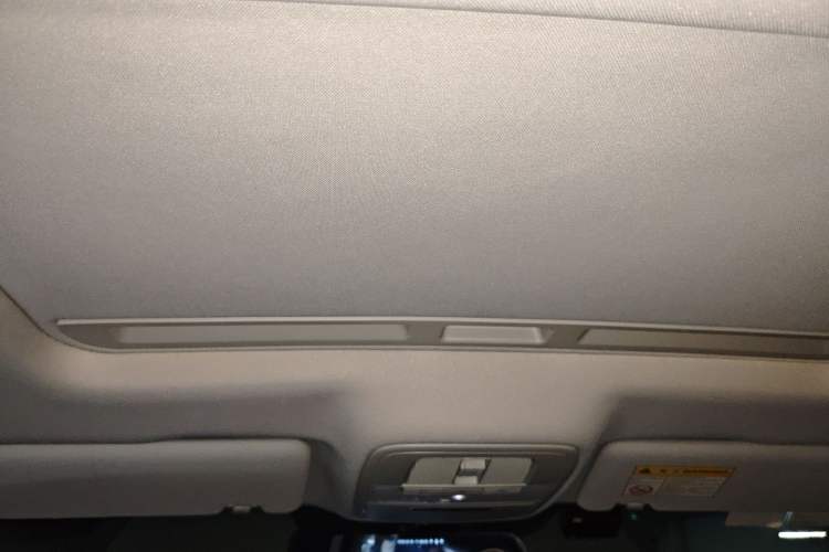 Used Roewe i6 New Energy 2017 45T Hybrid Connect & Smart Enjoyment Edition Headliner