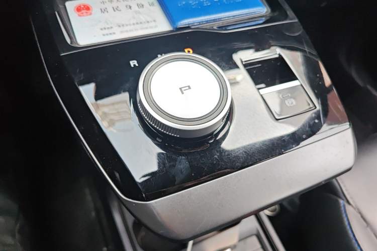 Used MG 4 EV 2022 425 km Luxury Edition Gear Lever