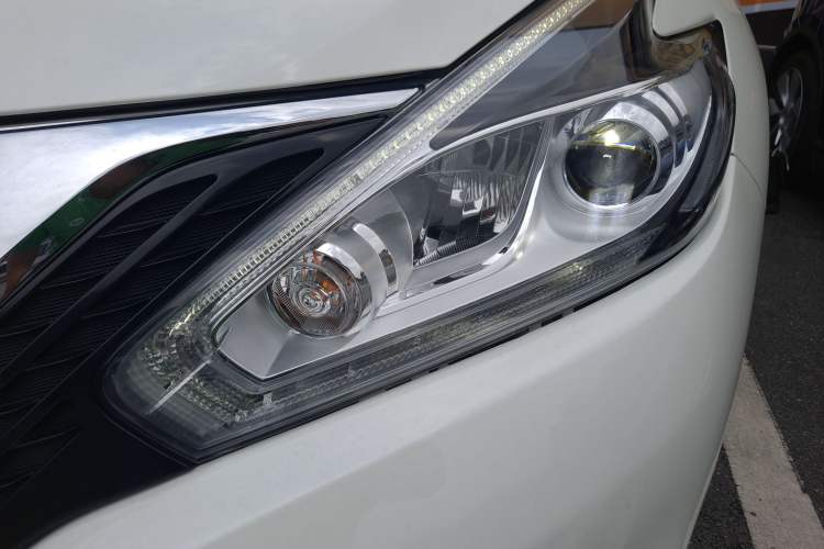 Used Nissan Murano 2021 2.5L XL Two-Wheel Drive Smart Connect Luxury Edition Left Front Headlight