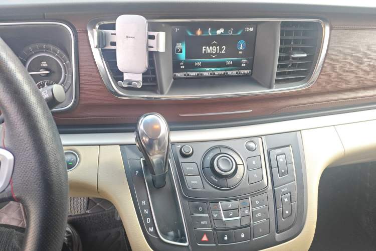 Used Buick GL8 2017 25S Luxury Version China V Standard Audio And AC Panel