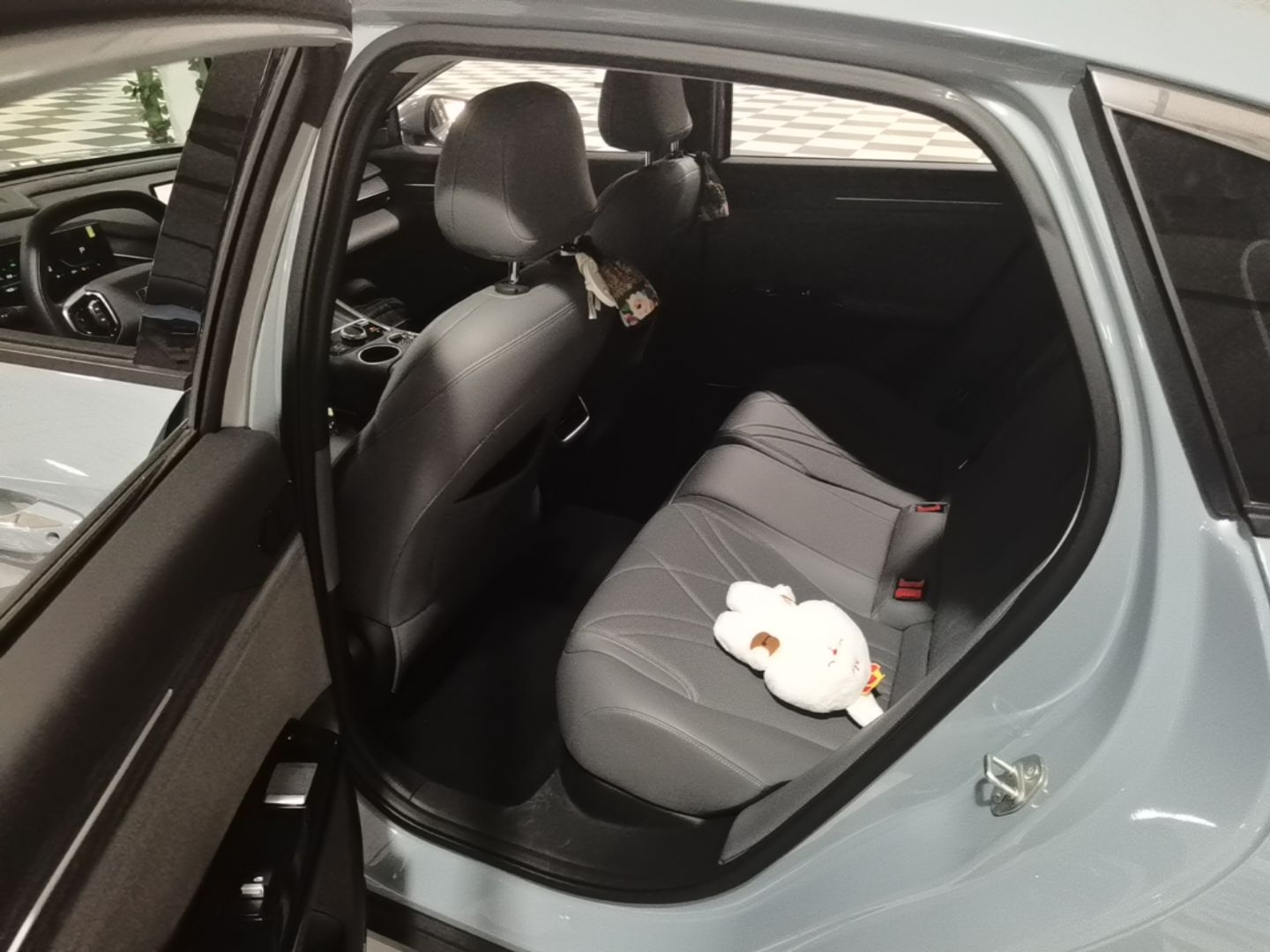 Geely Galaxy L6 2025 EM-i 60km Launch Edition — снимка 20