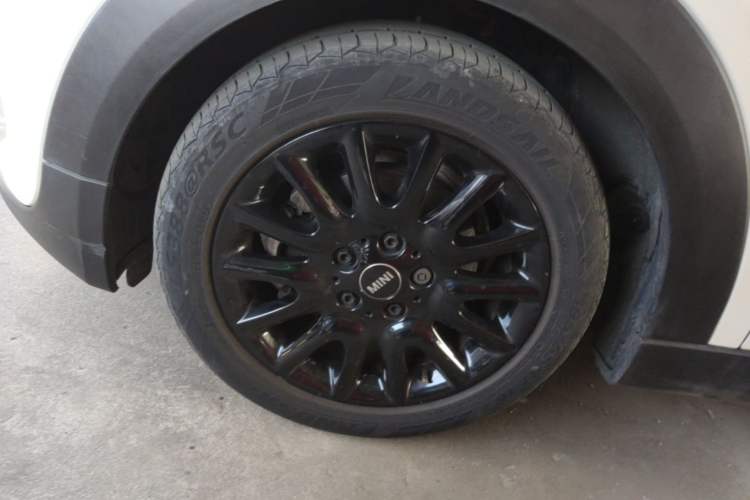Used MINI 2018 1.5T ONE Five-Door Edition Left Front Wheel Hub