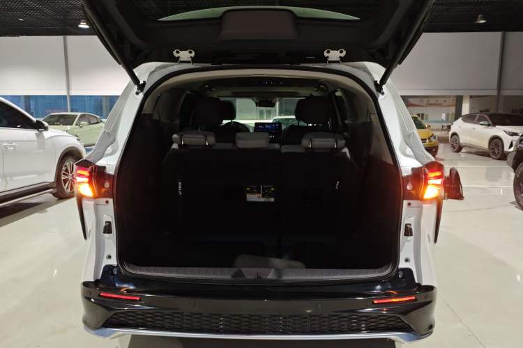 Used Toyota Granvia 2023 2.5L Hybrid Prestige PLUS Edition