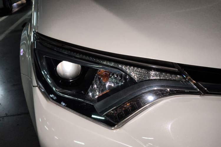 Used Toyota RAV4 2016 2.0L CVT Two-Wheel Drive Fashion Edition China V Standard