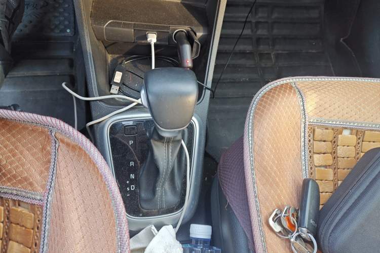 Used Kia kx1 Stonic 2021 1.4L CVT Fun & Sunroof Model Gear Lever