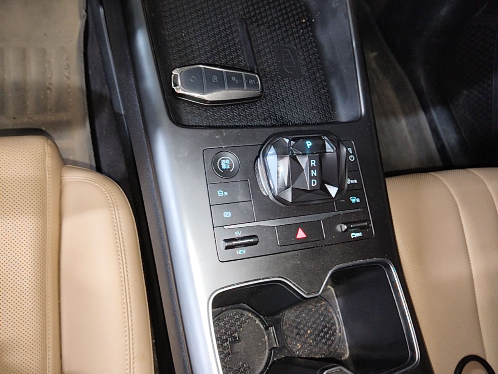 BYD Song Pro New Energy 2025 Second-Generation DM-i 75KM Leading Edition — снимка 16