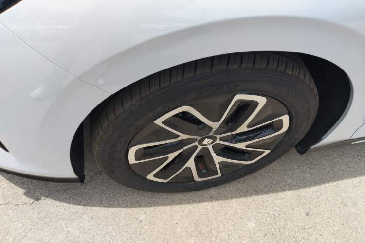 Used Baojun Enjoy 2025 Plug-in Hybrid 140km Standard Version