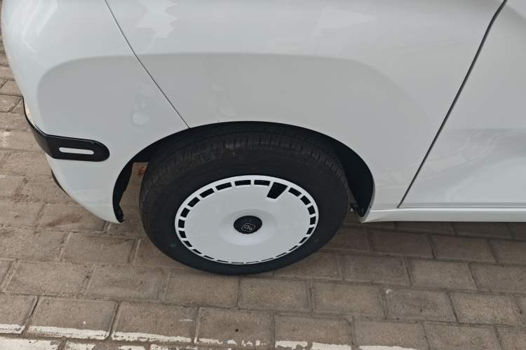 Used Chery QQ Ice Cream 2024 Edition Youth Version 205km Sundae Left Front Wheel Hub