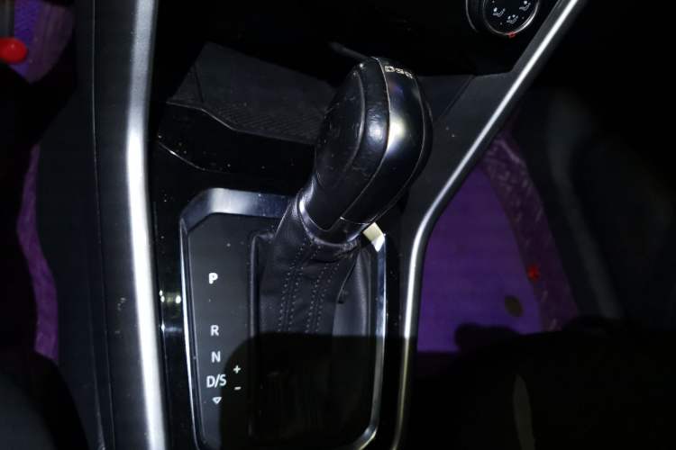 Used Volkswagen T-ROC 2018 230TSI DSG Two-Wheel Drive Advanced Version China V Standard