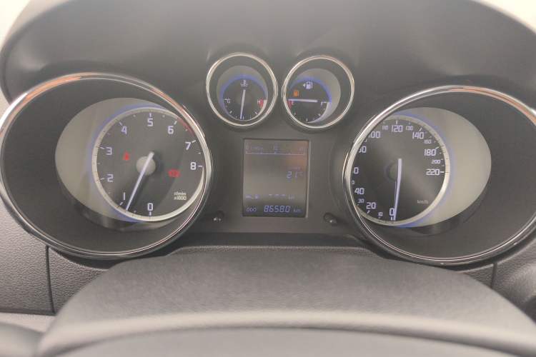 Used CHANGAN CS35 2016 1.6L Manual Luxury Model China V Standard
