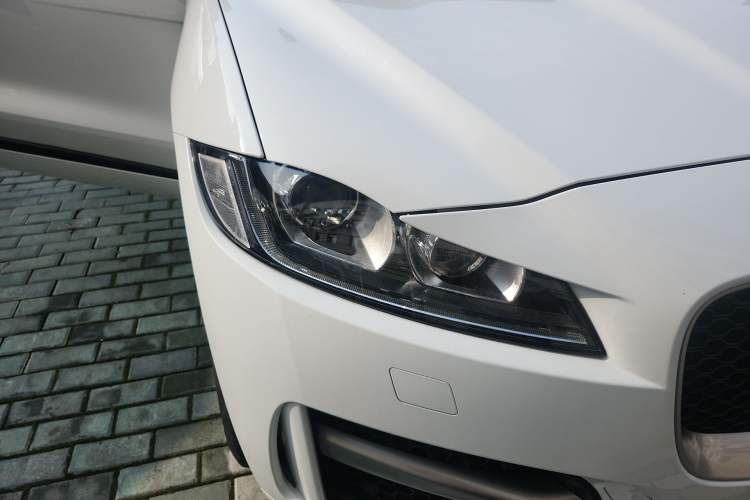 Used Jaguar F-PACE 2018 Restyled 2.0T All-Wheel-Drive R-Sport Sport Edition Right Front Headlight