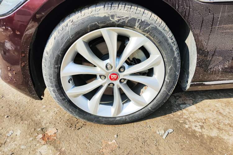 Used Jaguar XFL 2019 XFL 2.0T 250 PS Two-Wheel-Drive Luxury Edition Left Front Wheel Hub