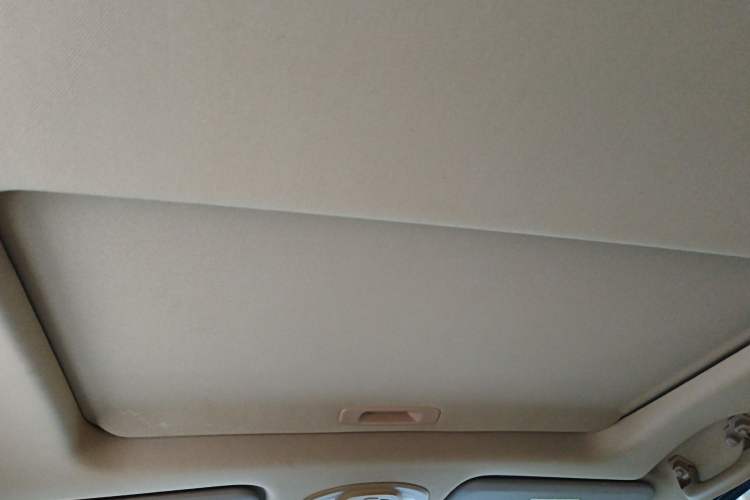 Used Baojun 730 2017 1.8L iAMT Prestige Version 7 Seats Headliner