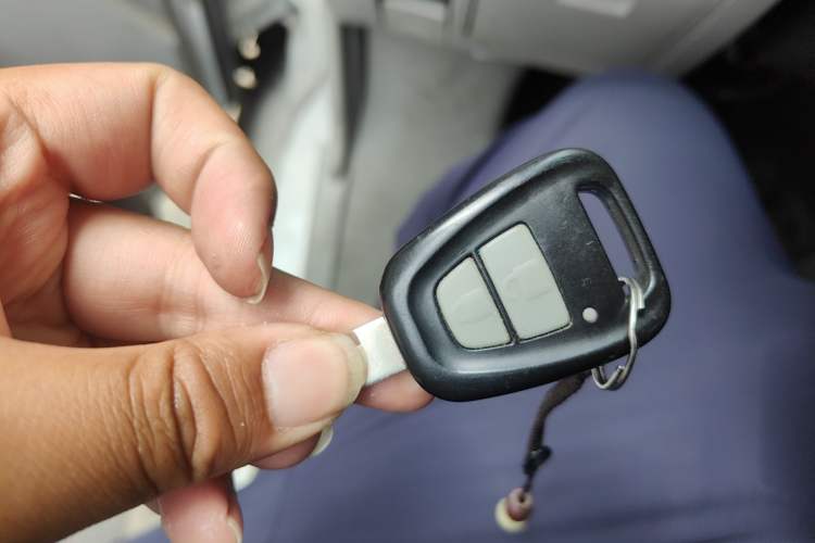 Used Farizon E5 2022 E5L Pure Electric Van with Guoxuan 39.9 kWh Vehicle Key