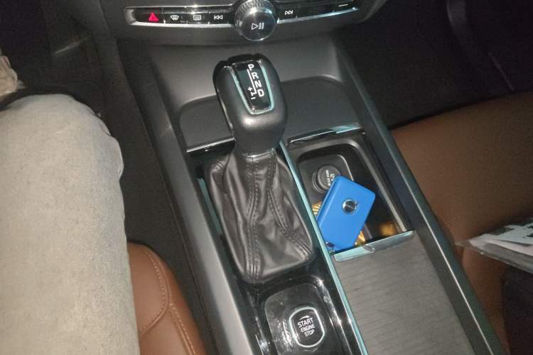 Used Volvo XC60 2021 T5 4x4 Smart Luxury Edition Gear Lever