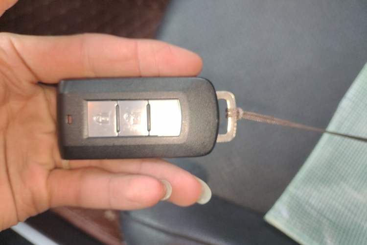 Used Mitsubishi Outlander 2017 2.0L Two-Wheel Drive Glory Edition 5 Seats