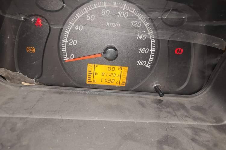 Used Wuling Zhiguang 2015 1.2L Practical LS-I Model Odometer Close Up