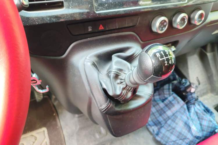 Used JMC Fushun 2022 2.0T Manual Multi-Function Passenger Vehicle Short Wheelbase Low Roof 6-Seater