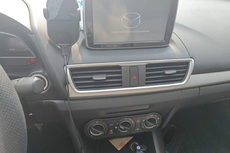 Used Mazda Mazda 3 Axela 2014 Sedan 1.5L Automatic Comfort Model