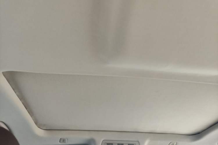 Used BMW 5 Series 2014 528Li Leading Model
