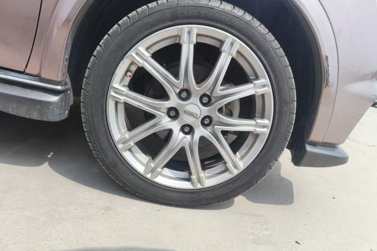 Used Infiniti ESQ 2014 1.6L Spontaneous Edition Right Front Wheel Hub