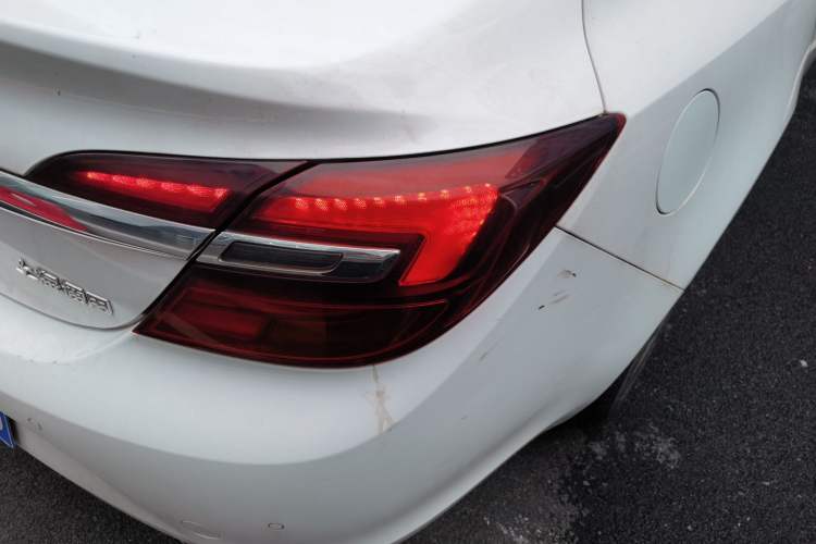 Used Buick Regal 2015 2.0L Elite Fashion Edition Right Rear Taillight