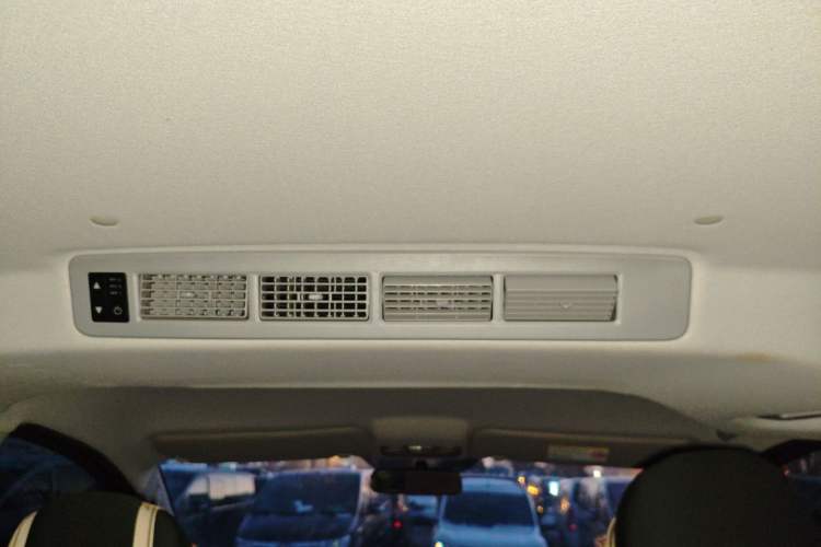 Used JAC Refine M3 2023 PLUS 1.8L 9-Seater Smart Connectivity Version