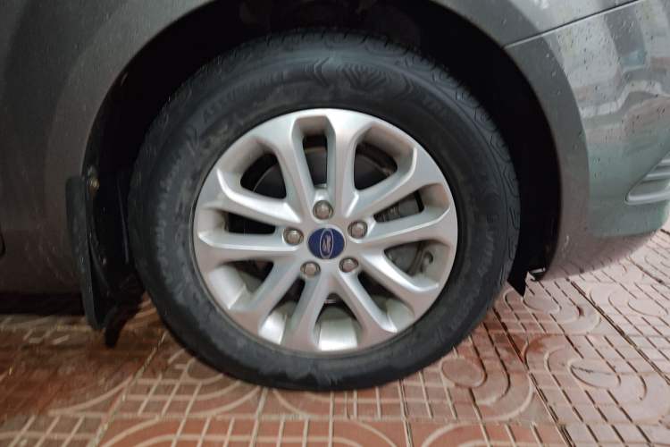 Used Ford Focus 2013 Sedan Classic 1.8L Manual Base Model