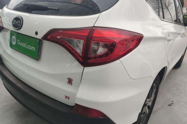 Used BYD Song 2016 GaiShi Edition 1.5TI Manual Elite Model Right Rear Taillight