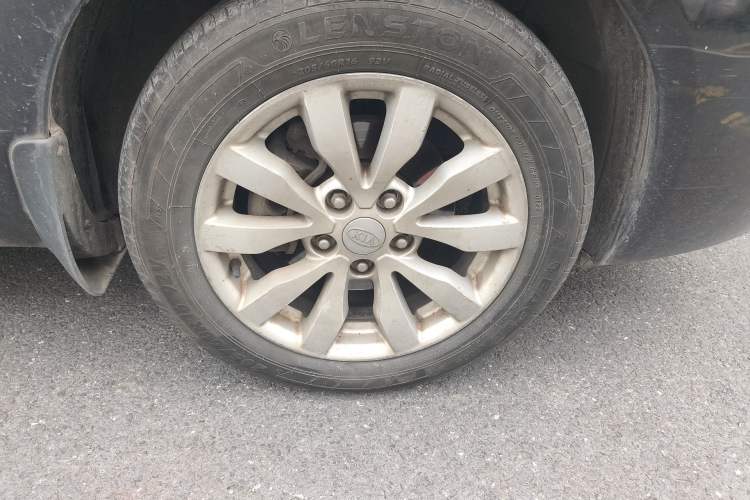 Used Kia Carens 2011 2.0L 7-Seater Automatic Standard Edition