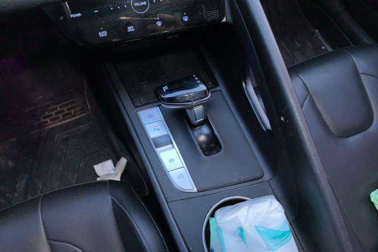 Used Hyundai Elantra 2021 1.5L CVT LUX Prestige Edition Gear Lever