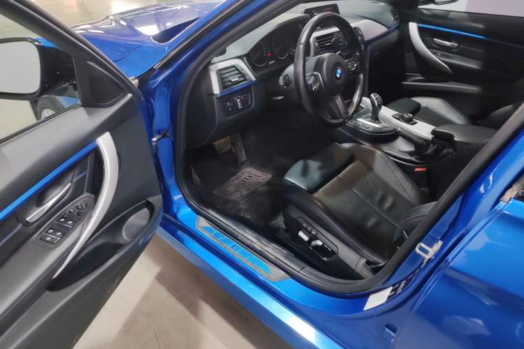 Used BMW 3 Series 2018 320i M Sport Package Driver Seat