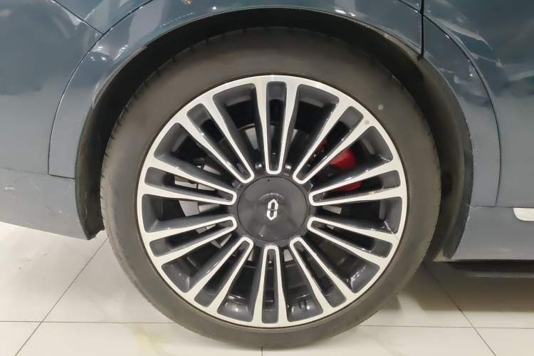 Used Hima AITO M9 2024 Range-Extended Ultra Version 42 kWh 6-Seater Model Right Rear Wheel Hub