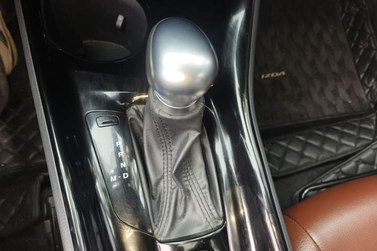 Used Toyota IZOA 2020 2.0L Yichi Version
