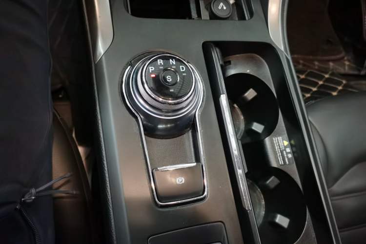 Used Ford Mondeo 2017 EcoBoost 180 Luxury Model Gear Lever