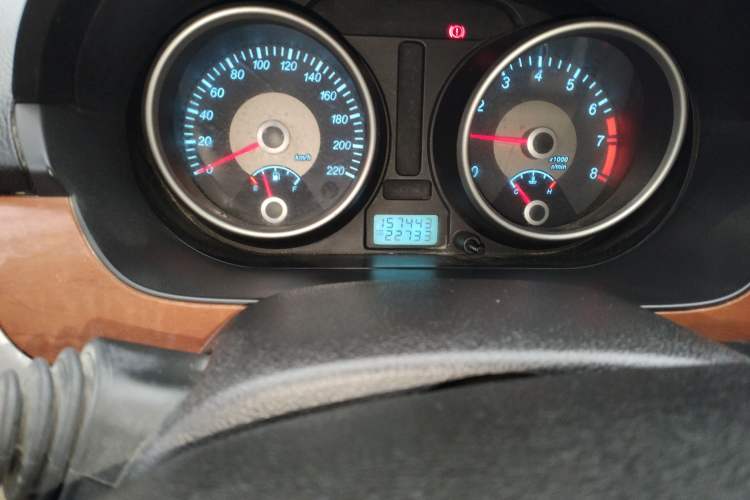 Used Buick Excelle 2011 1.6 LE-MT Odometer Close Up