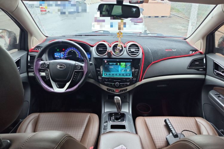 Used BYD S7 2015 2.0T Upgraded Automatic Luxury Version Center Console