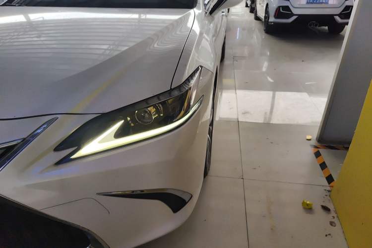 Used Lexus ES 2018 200 Excellence Edition China V Standard
