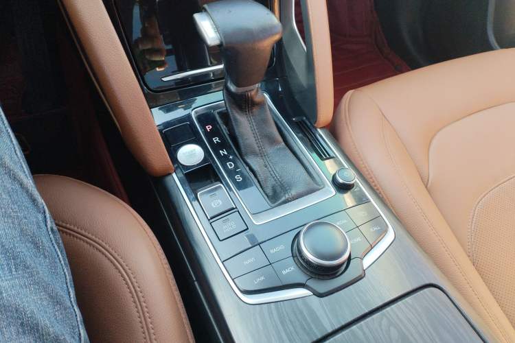 Used BORGWARD BX7 2016 28T Two-Wheel Drive Luxury Version 5 Seats
