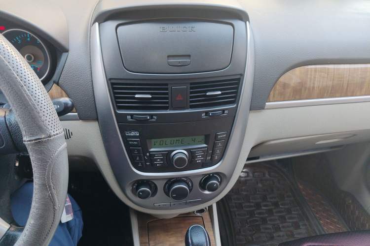 Used Buick Excelle 2015 1.5L Automatic Classic Model
