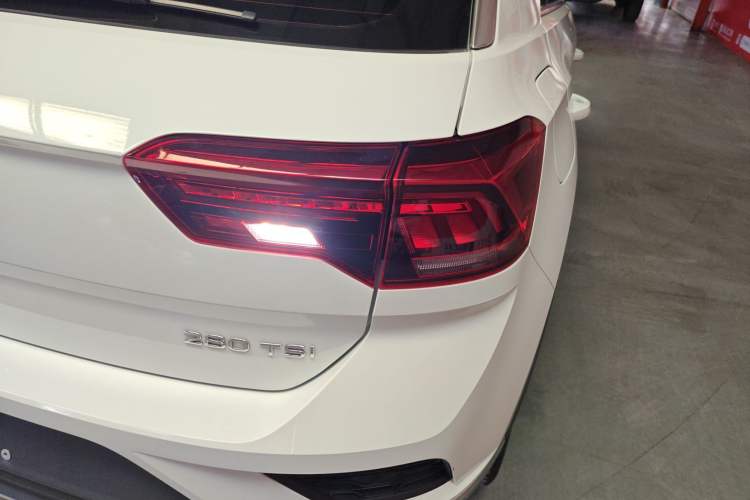 Used Volkswagen T-ROC 2021 280TSI DSG Two-Wheel Drive Comfort Connect Edition
